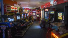 在这21世纪拱廊遇见吃比特币的Pac-Man